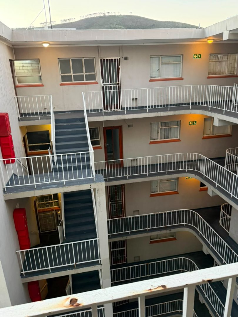 1 Bedroom Property for Sale in Gardens Western Cape